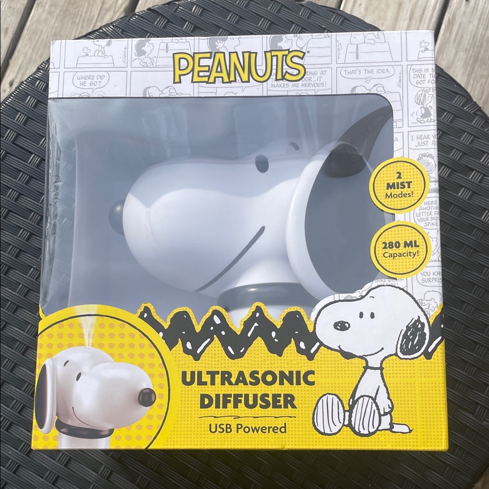 NIB- PEANUTS/ Snoopy Ultrasonic Diffuser
